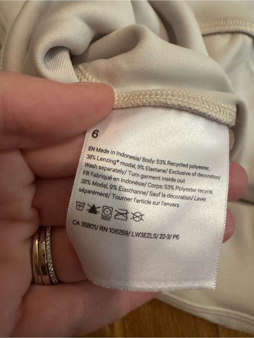 Lululemon white soft stream crew size 6 - Picture 8 of 8